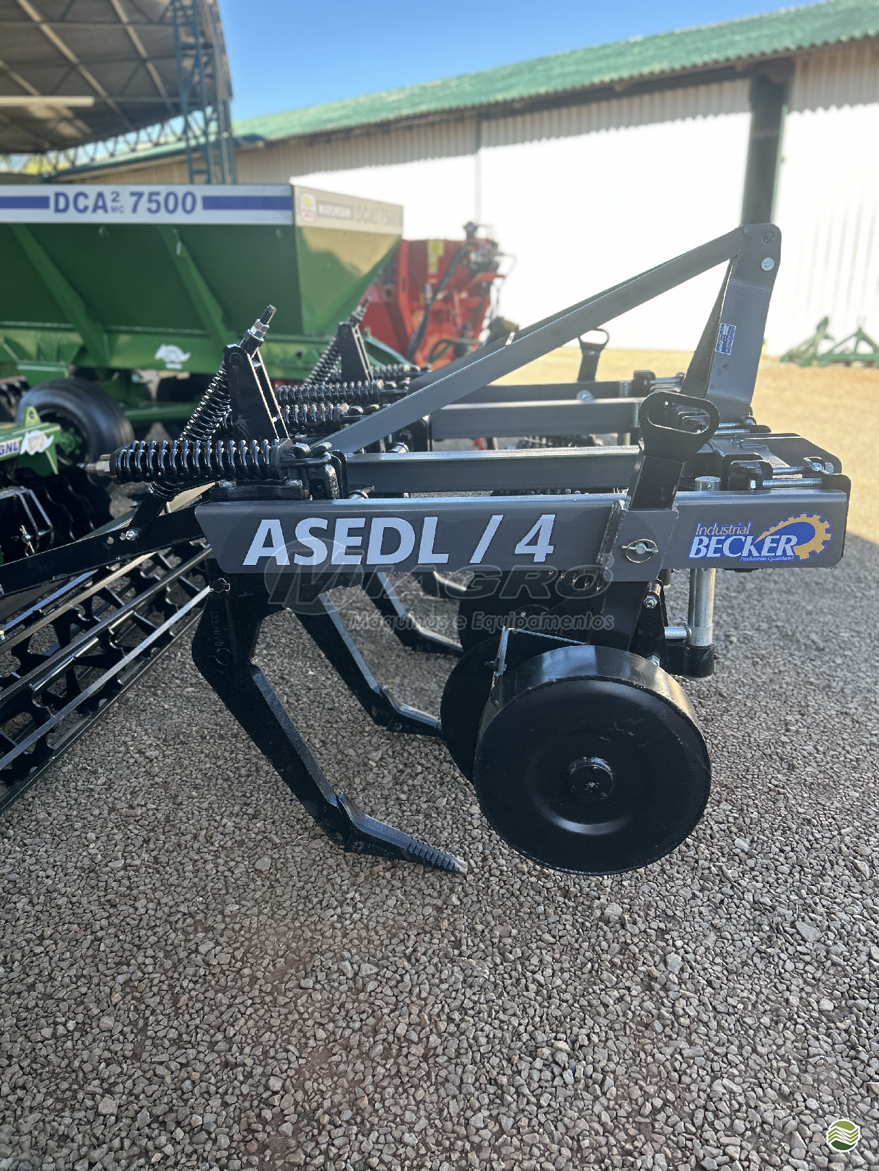 IMPLEMENTOS AGRICOLAS ESCARIFICADOR 4 HASTES DISCO CORTE Miagro Máquinas e Equipamentos LAGOA VERMELHA RIO GRANDE DO SUL RS